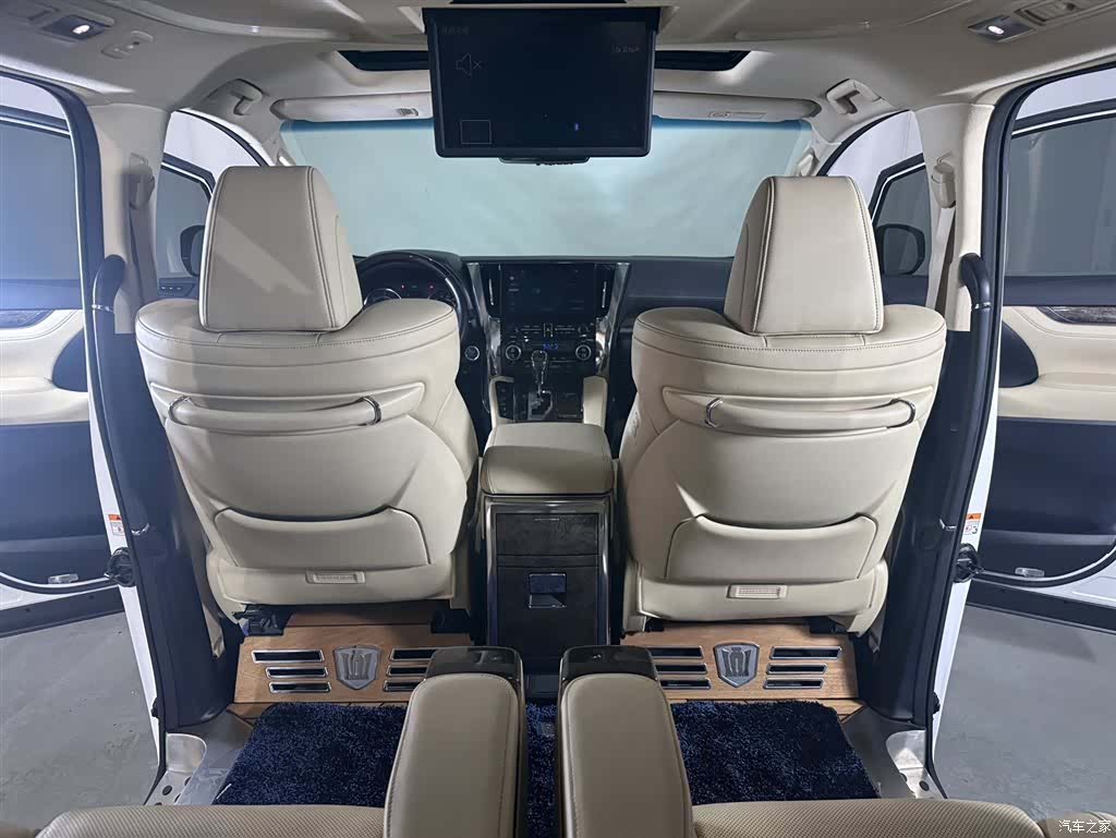 Toyota Vellfire, 2023 10