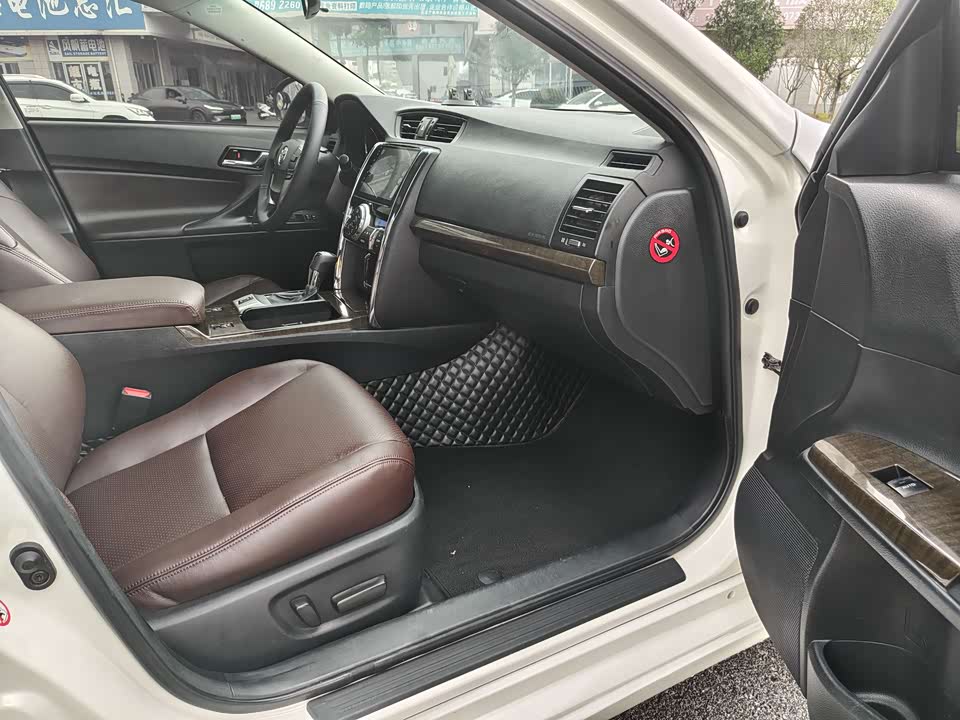 Toyota Reiz