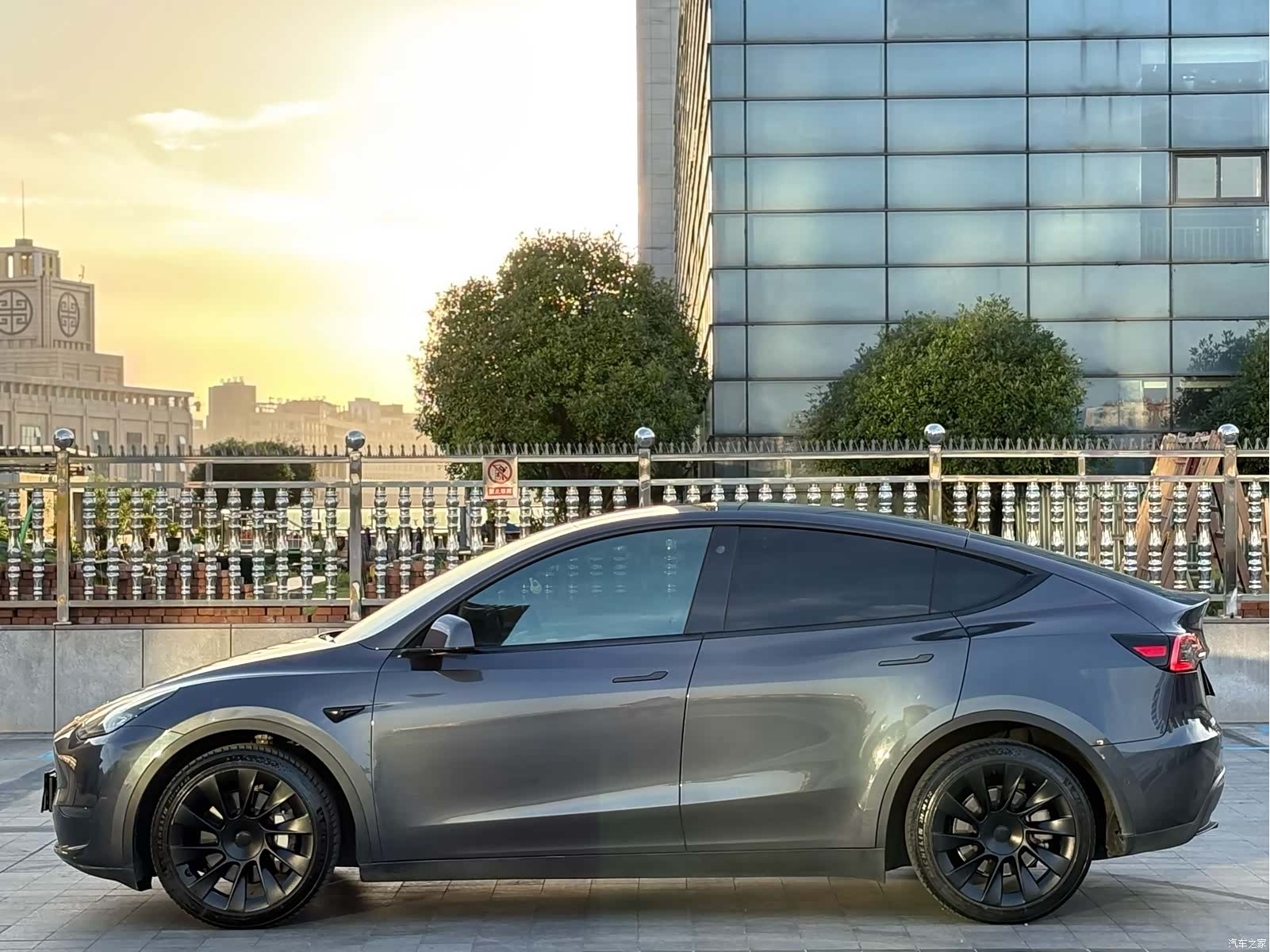 Tesla Model Y, 2021 3