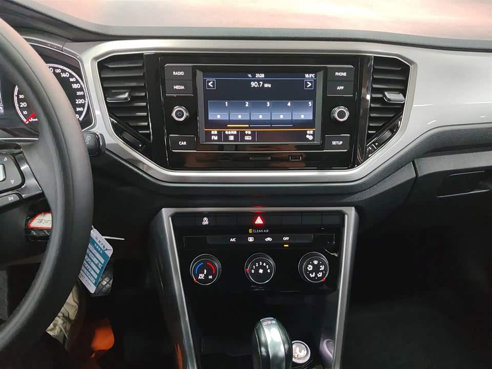 Volkswagen T-ROC exploring Songs