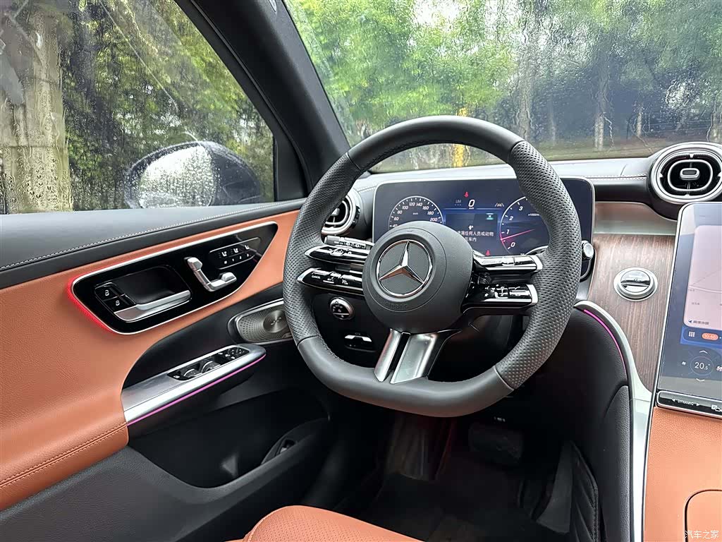 Mercedes-Benz GLC, 2025 10