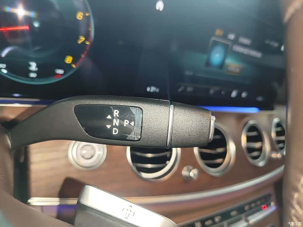 Mercedes-Benz E-Class, 2023 14