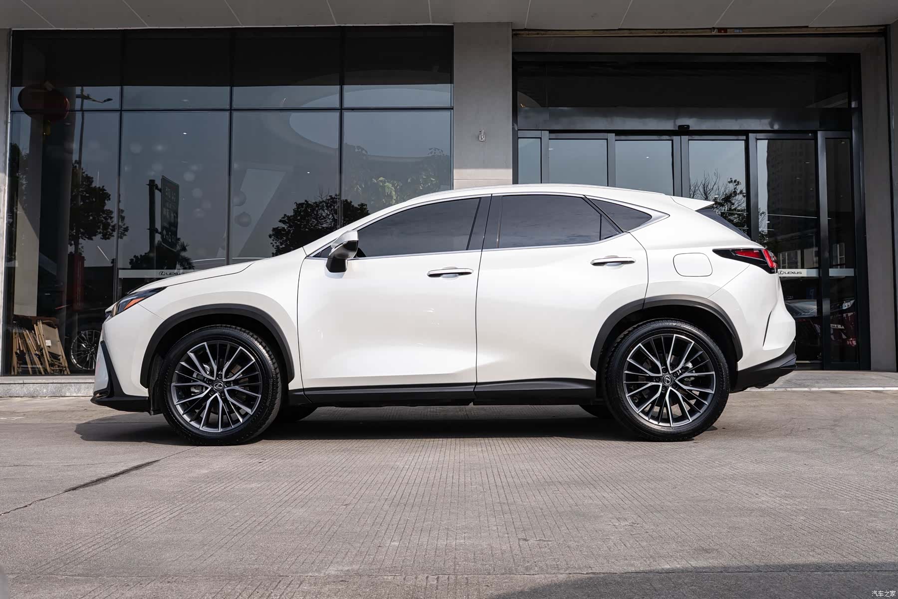 Lexus NX, 2023 4