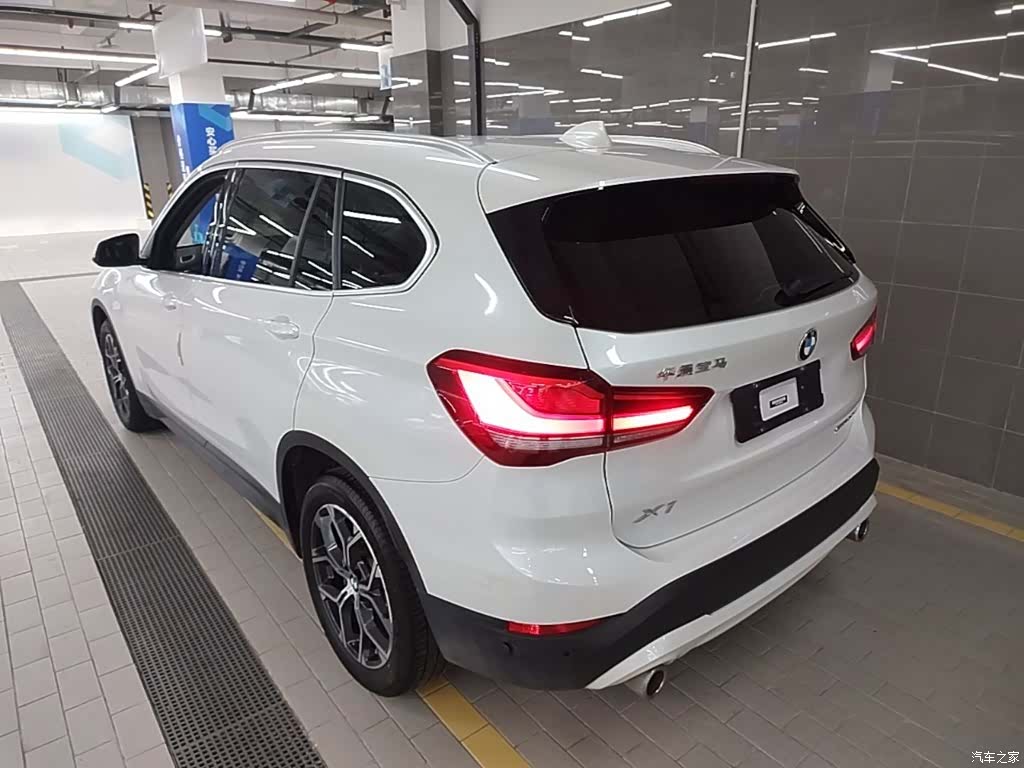 BMW X1, 2022 все фото