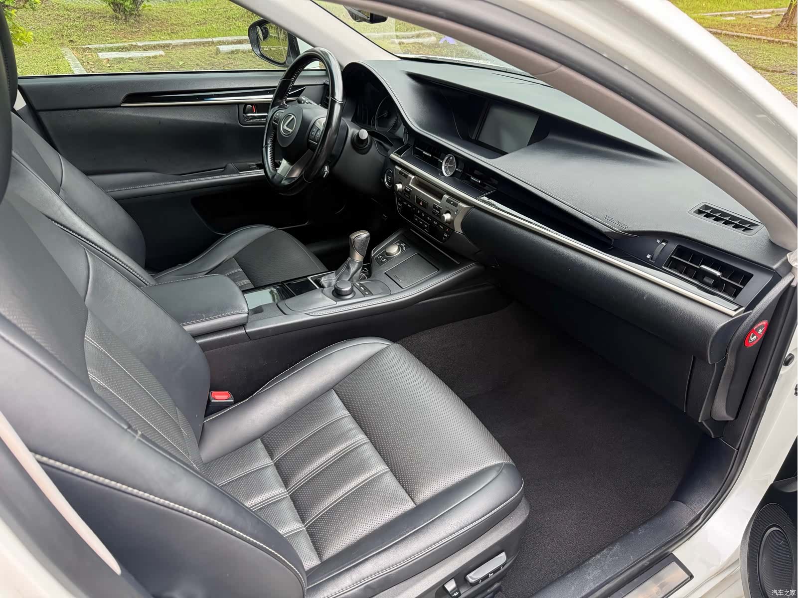 Lexus ES, 2017 11