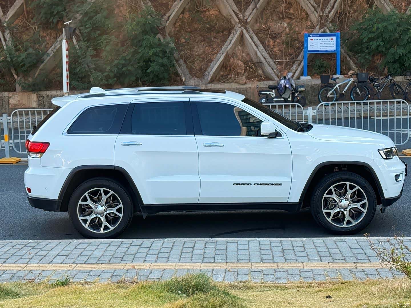 Jeep Grand Cherokee, 2023 4