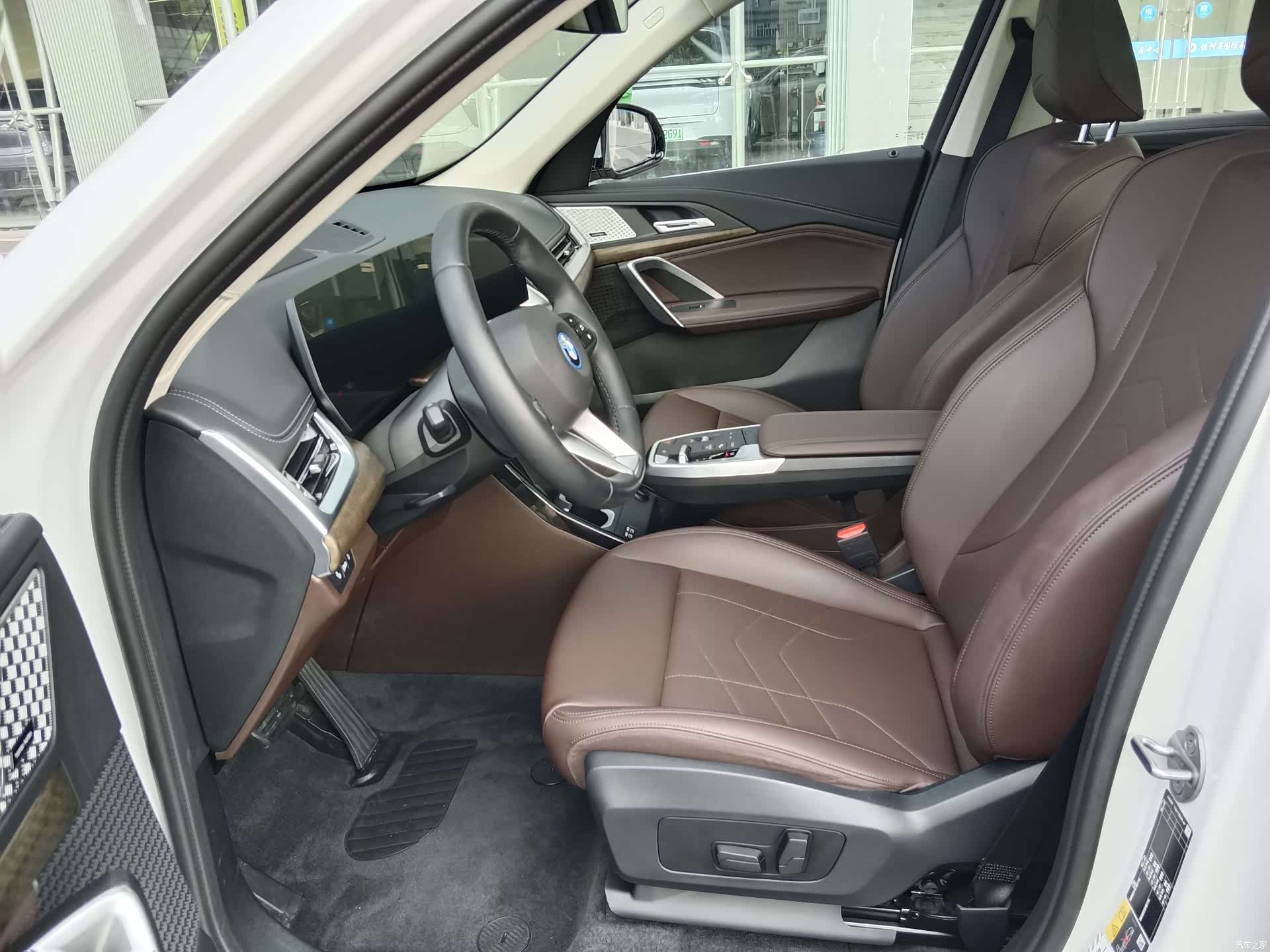 BMW iX1, 2023 9