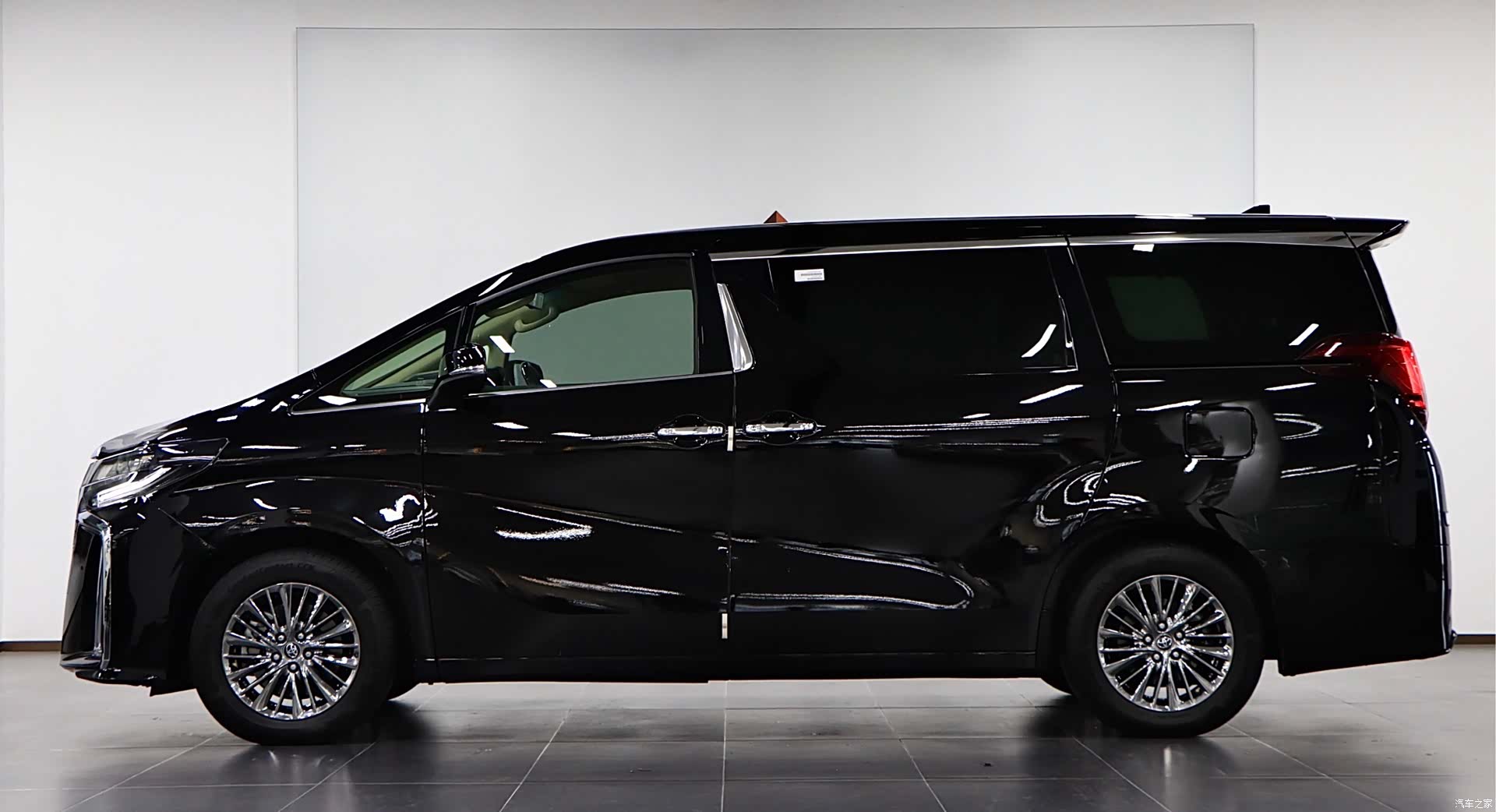 Toyota Vellfire, 2022 7