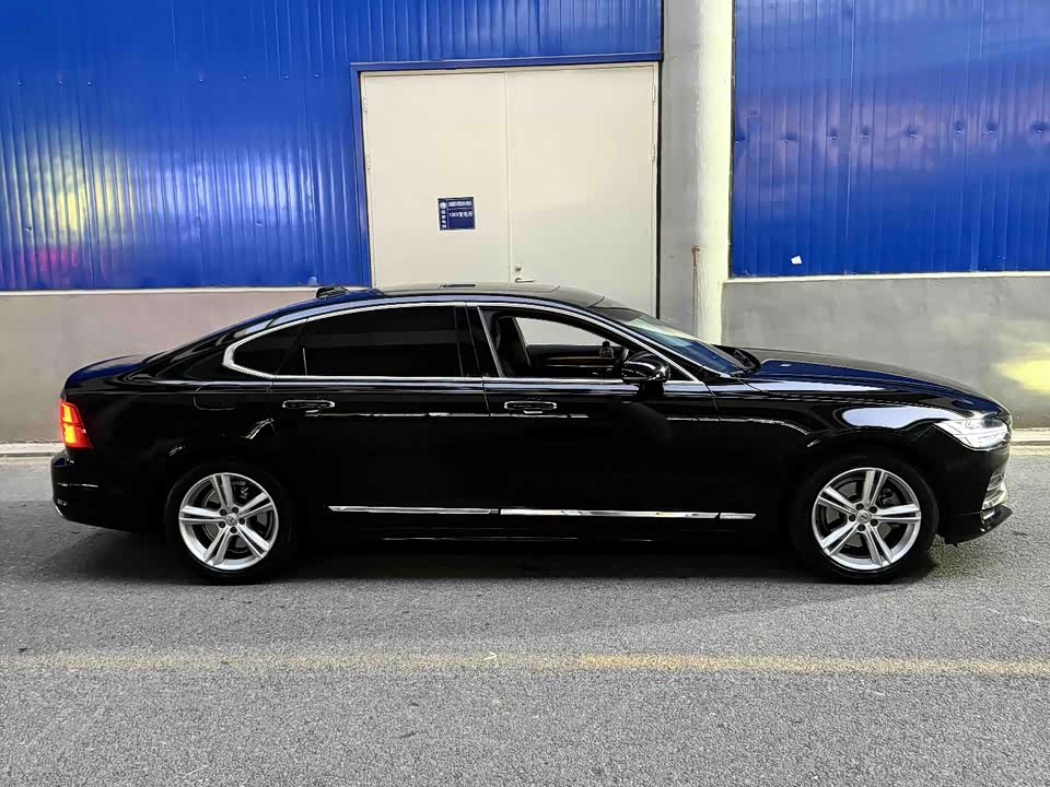 Volvo S90