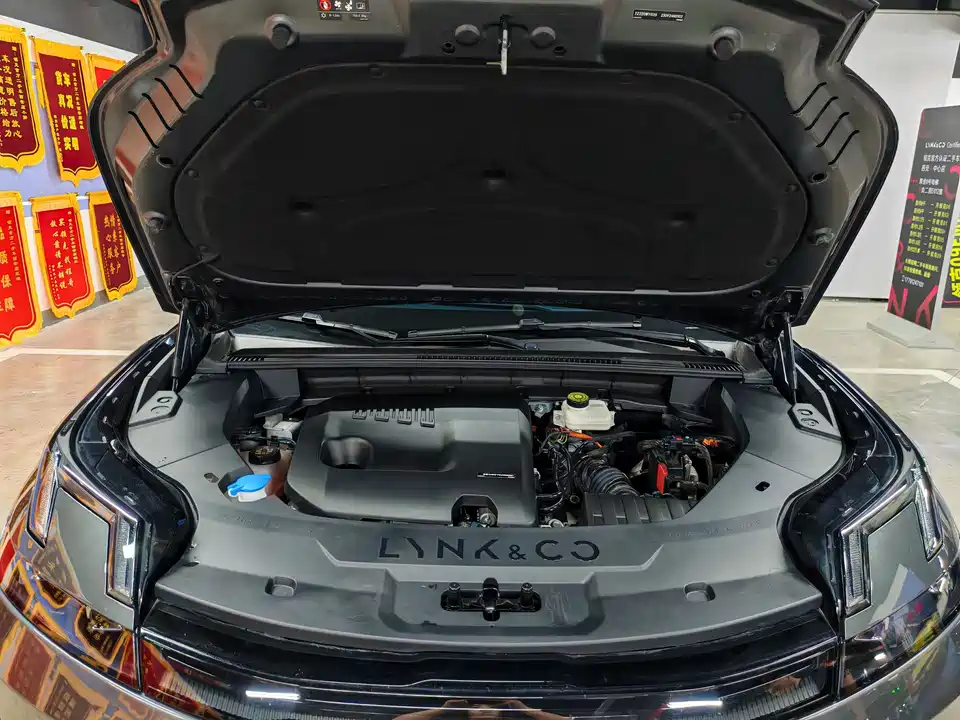 Lynk & Co 08 EM-P