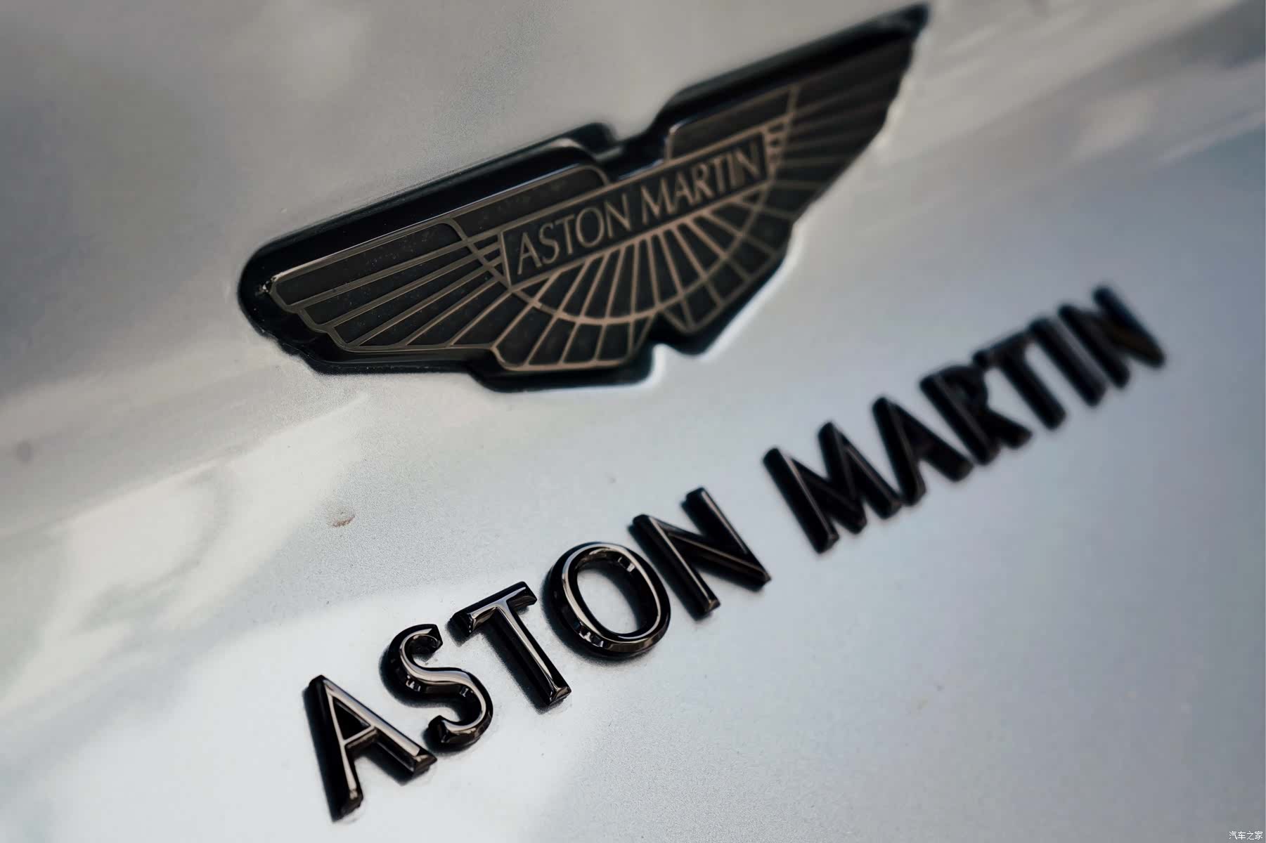 Aston Martin DB11, 2021 10