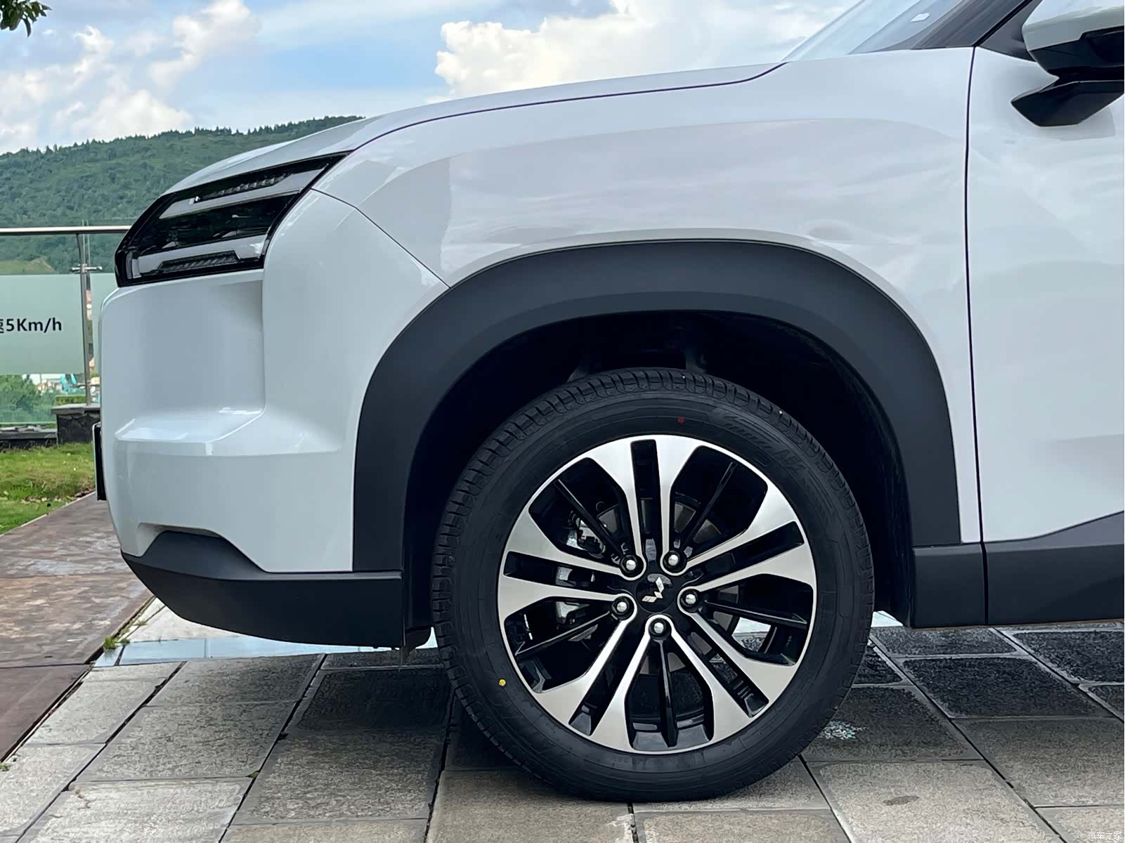 Wuling 560, 2025 13