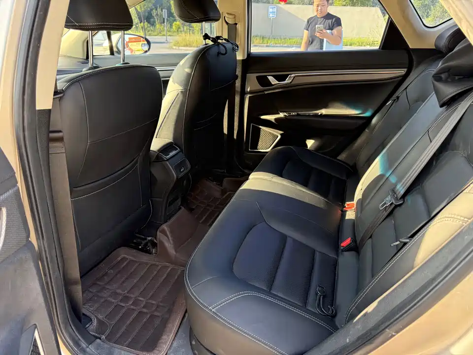 Geely Emgrand GS