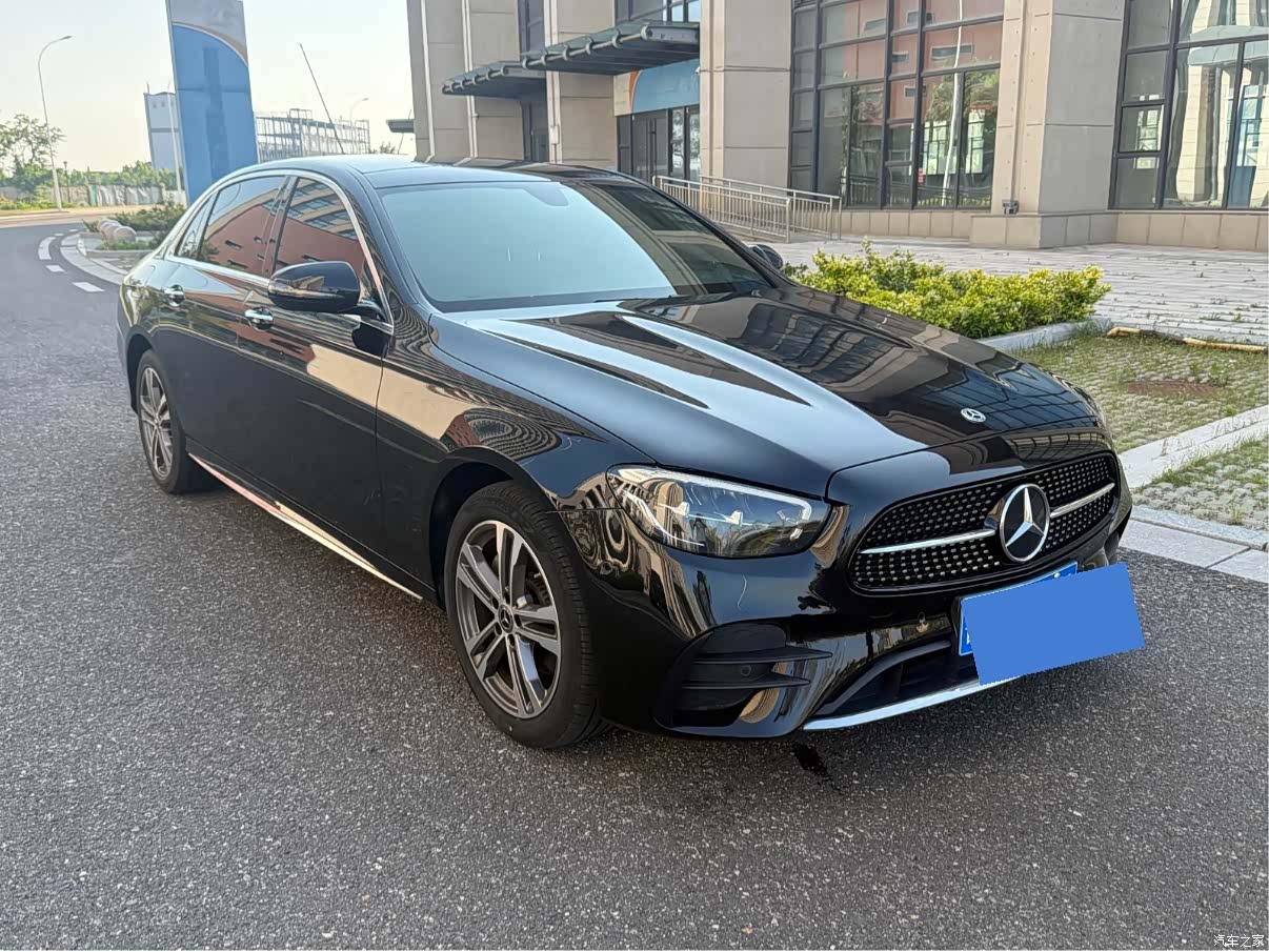 Mercedes-Benz E-Class, 2023 3