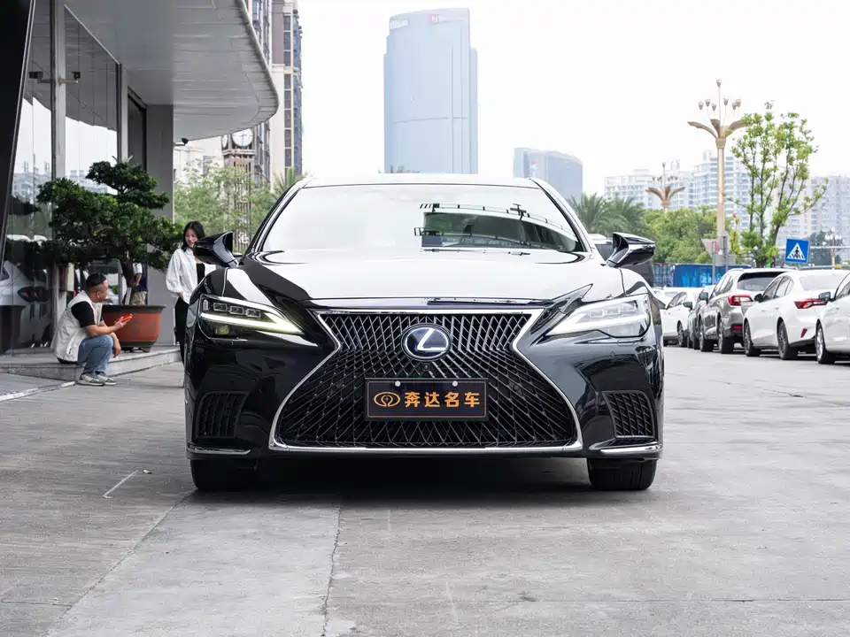 Lexus LS