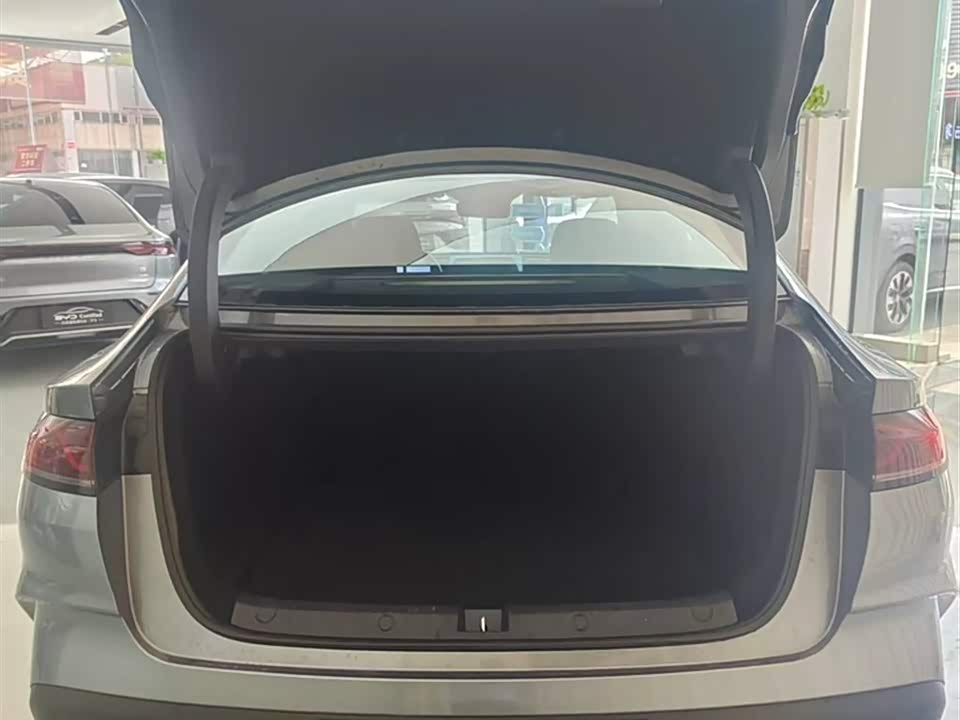 BYD Qin L