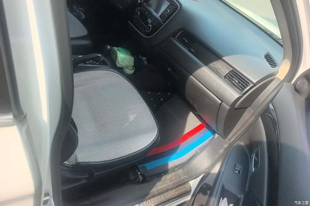 Mitsubishi Outlander, 2016 8