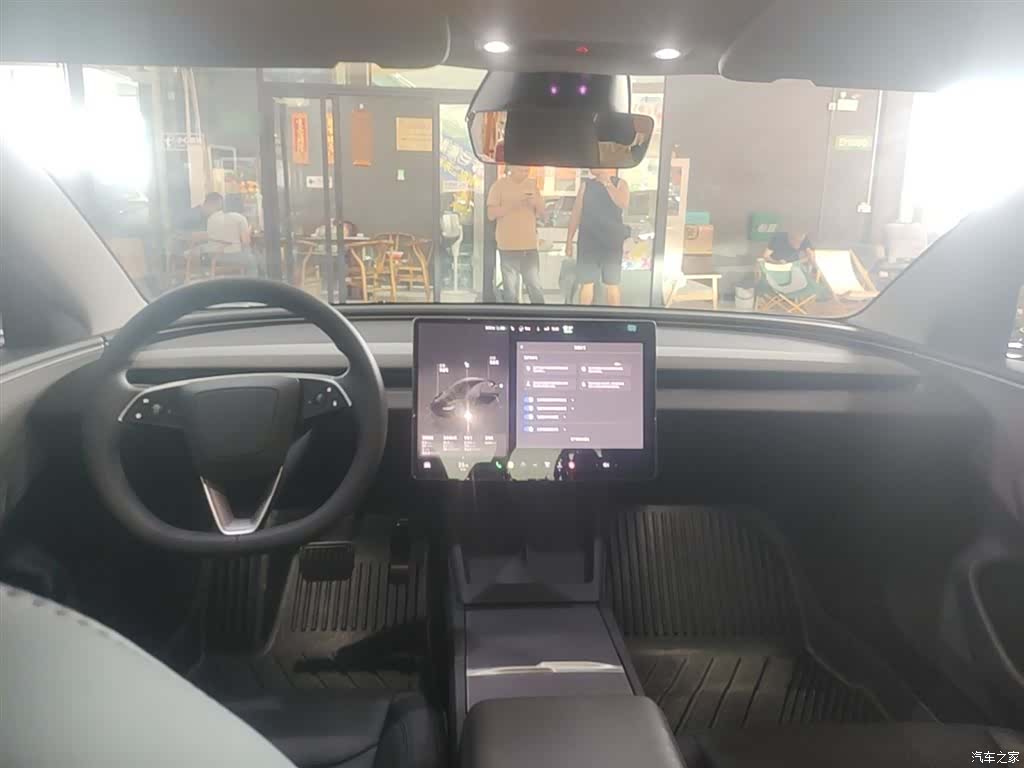 Tesla Model 3, 2025 10