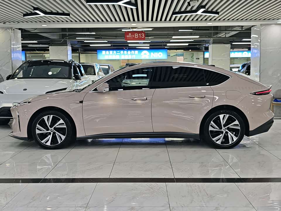 NIO ET5