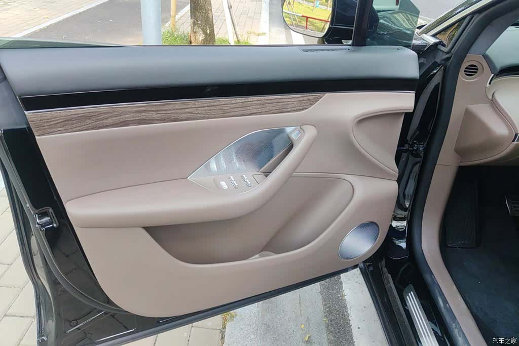Luxeed R7, 2025 7