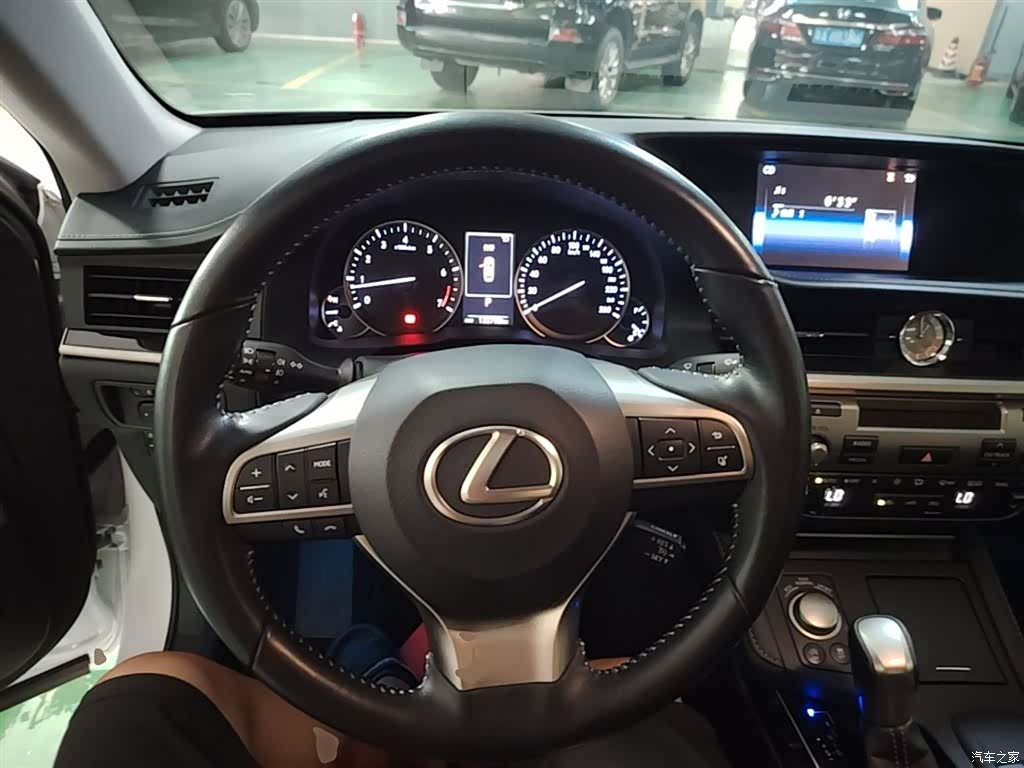 Lexus ES, 2016 11