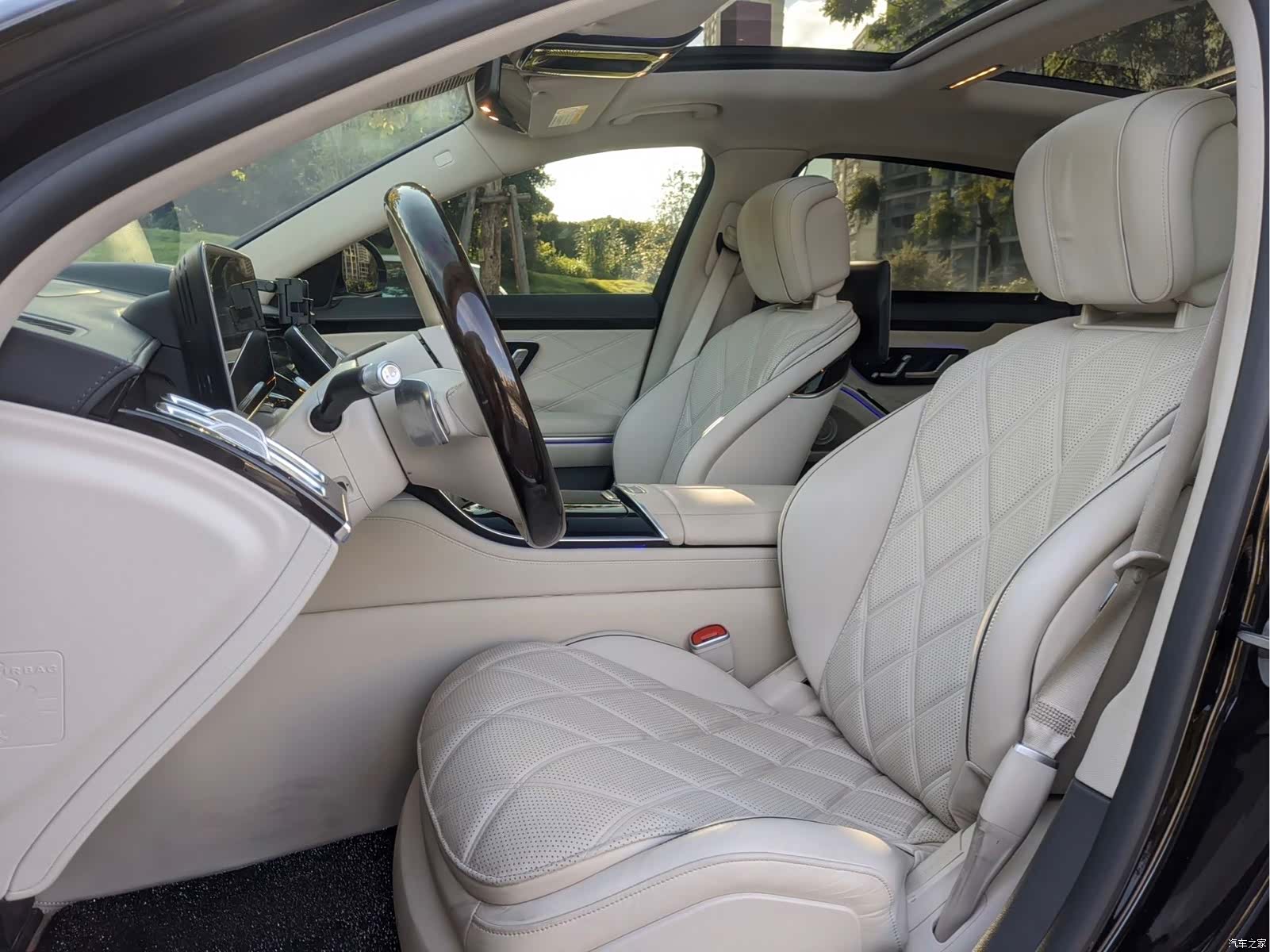 Maybach S-Class, 2023 15