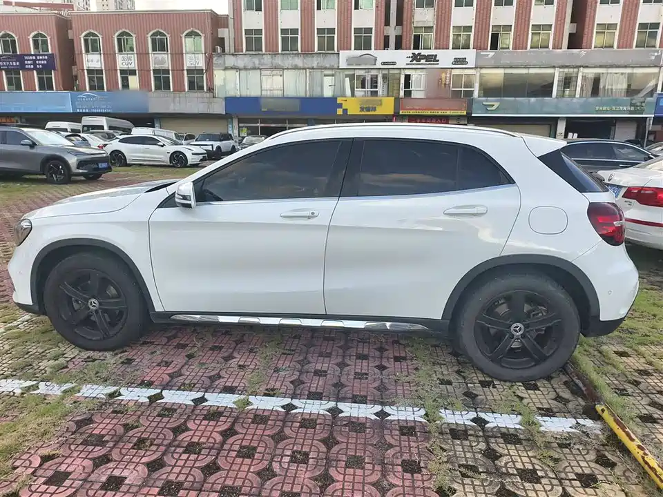 Mercedes-Benz GLA