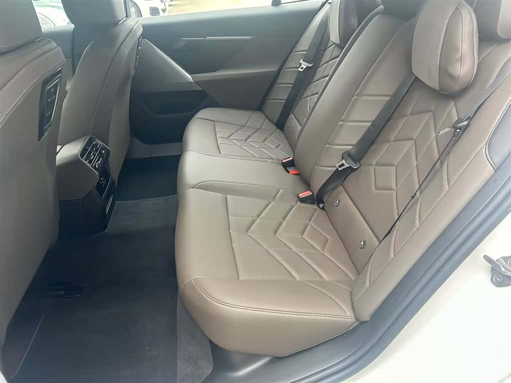 BMW i5, 2025 6