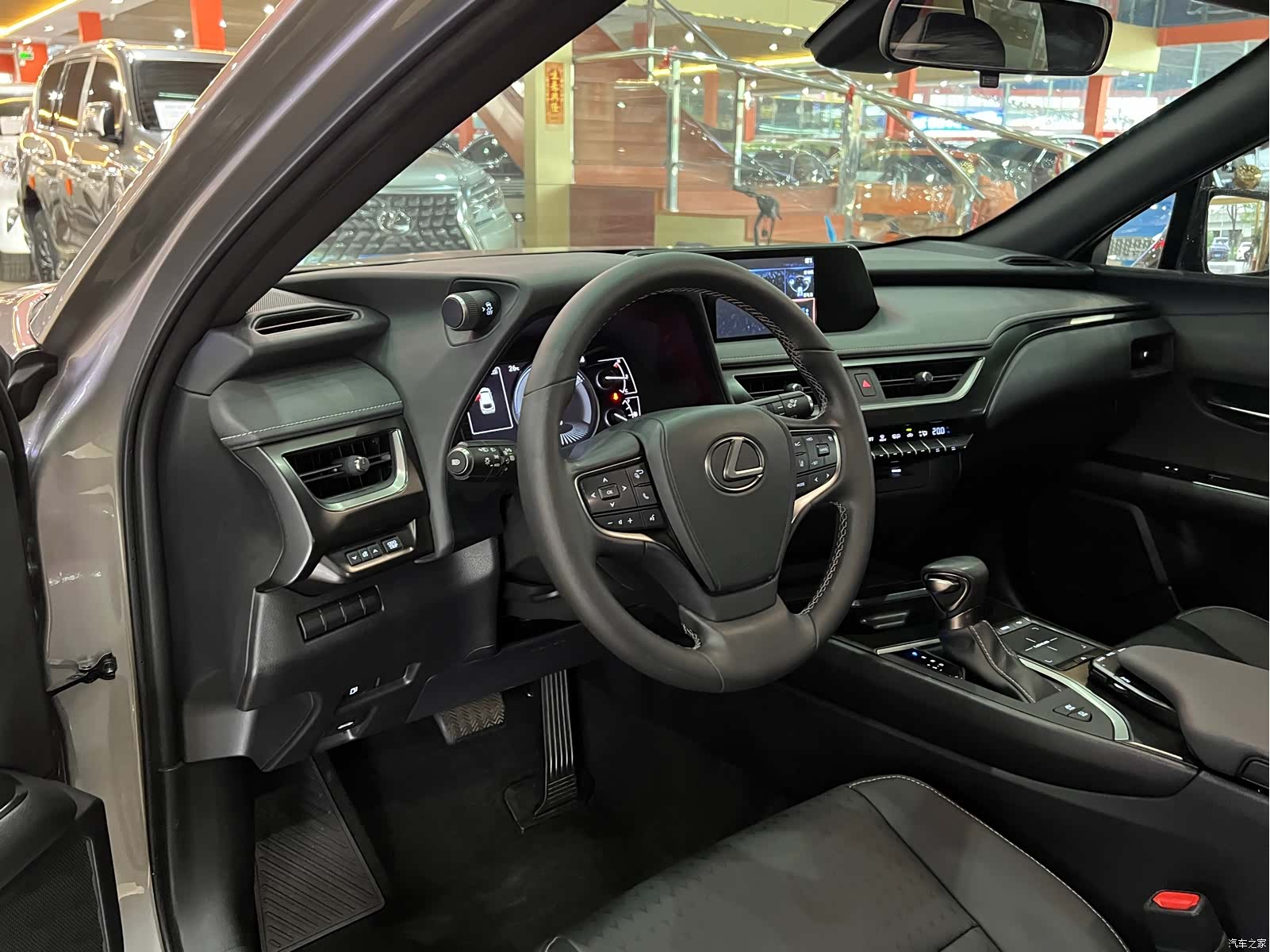 Lexus UX, 2021 7