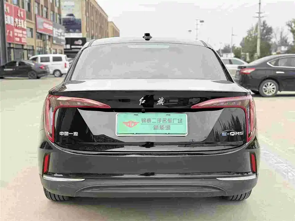 Hongqi E-QM5