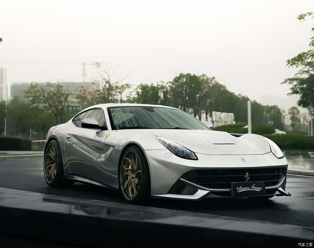 Ferrari F12ber, 2013 3