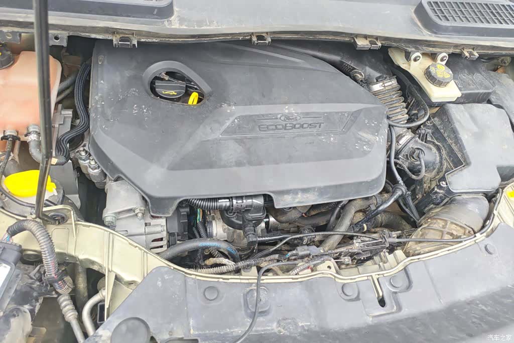 Ford Kuga, 2015 10
