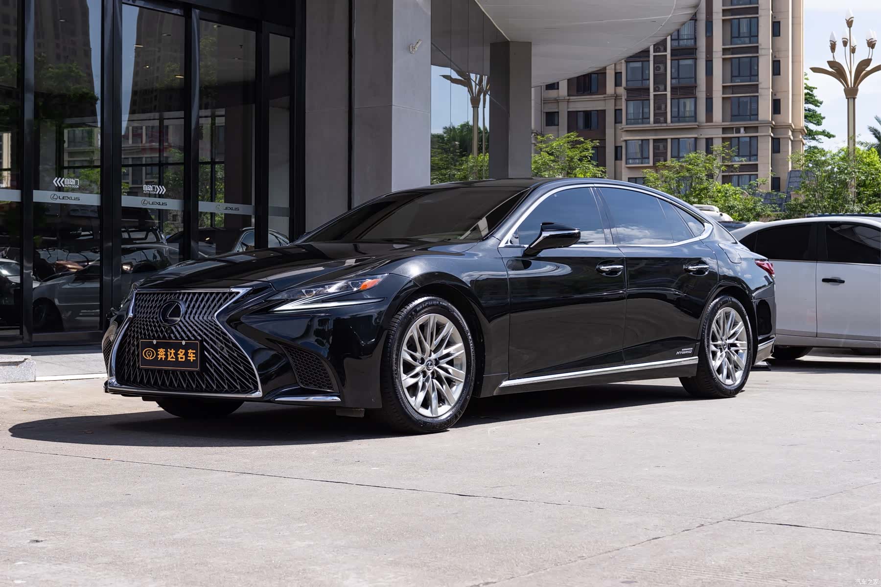 Lexus LS, 2019 1