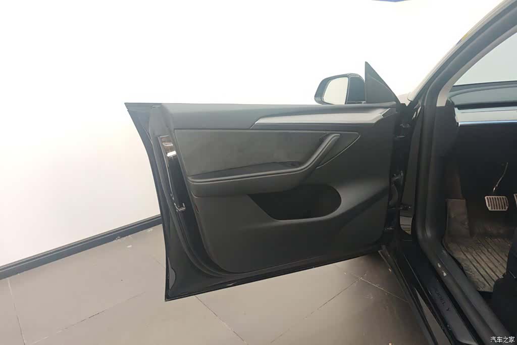 Tesla Model Y, 2023 7