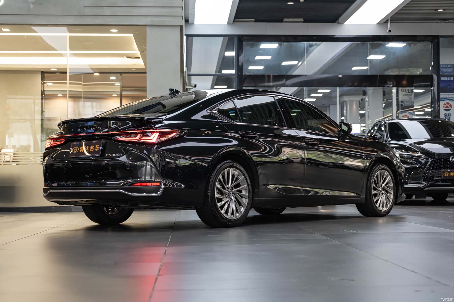 Lexus ES, 2025 3