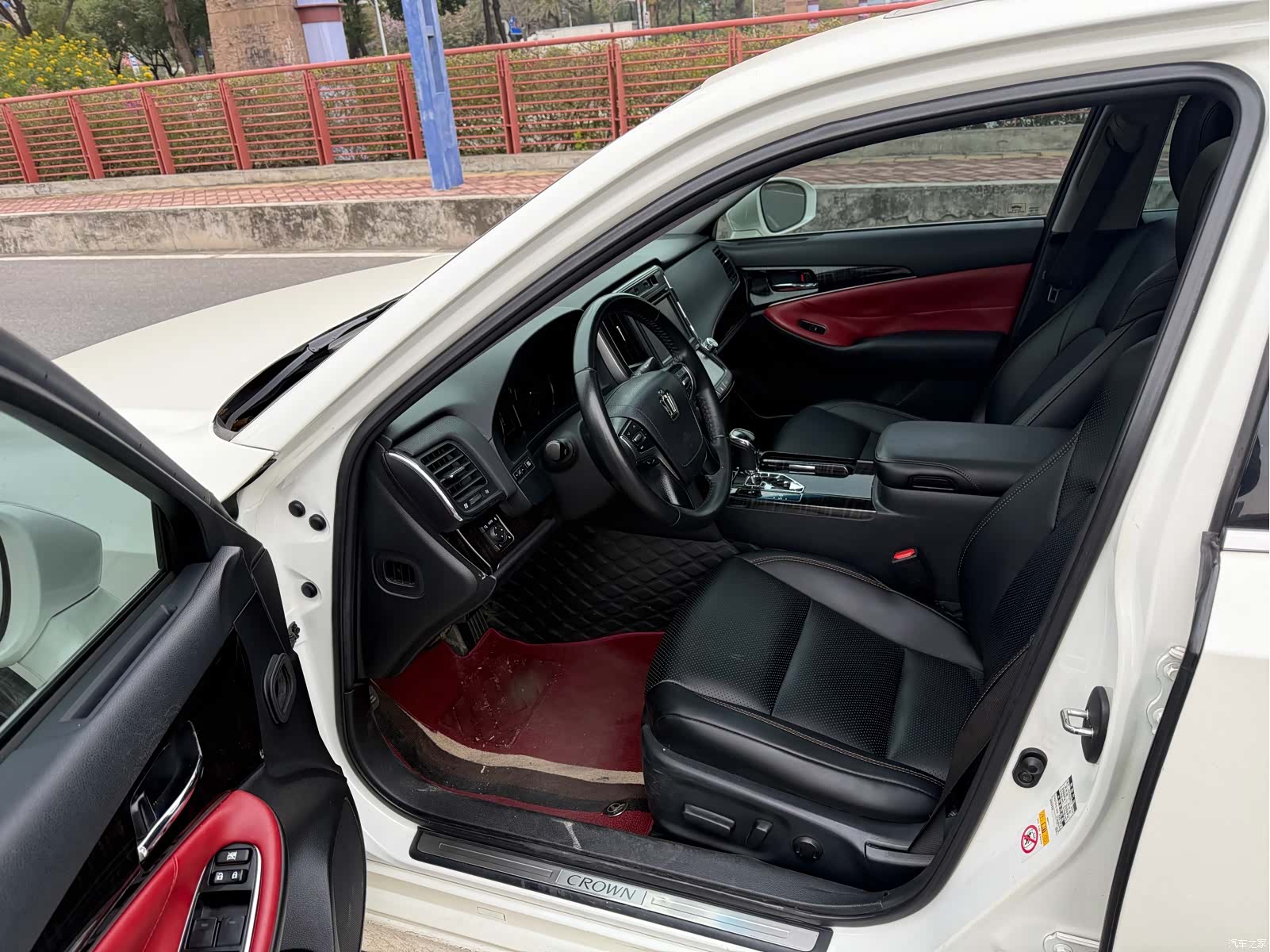 Toyota Crown, 2016 все фото