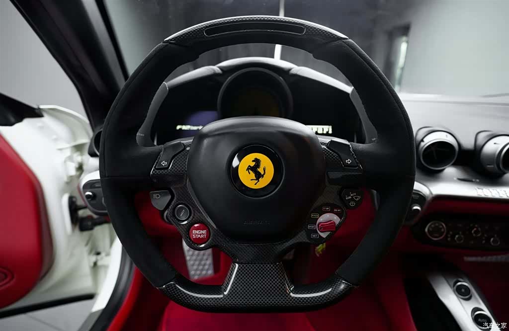 Ferrari F12ber, 2014 13