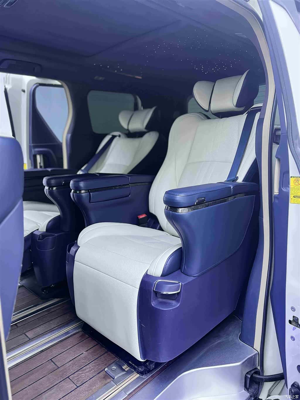 Toyota Alphard, 2011 12