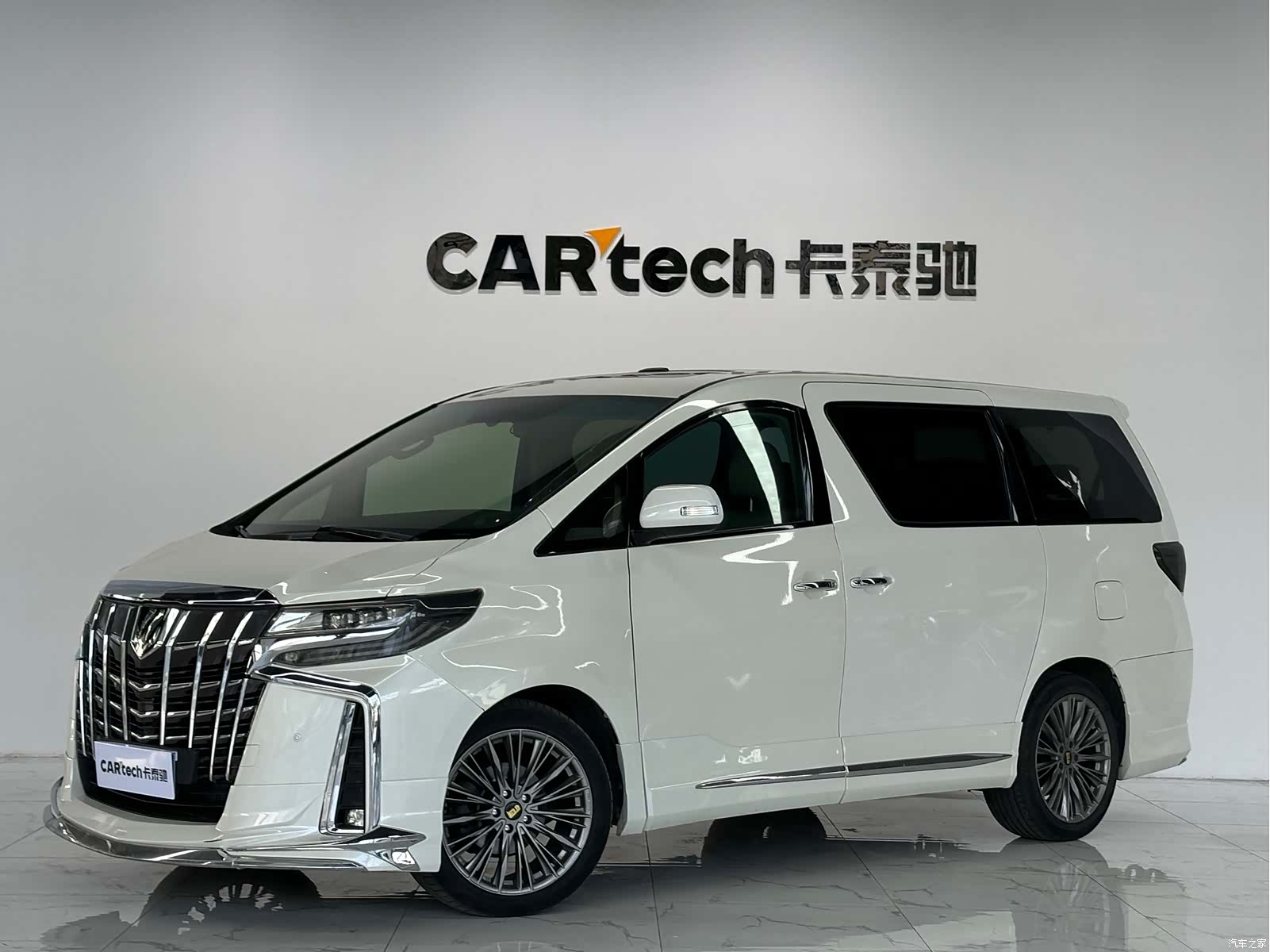 Toyota Alphard, 2012 1