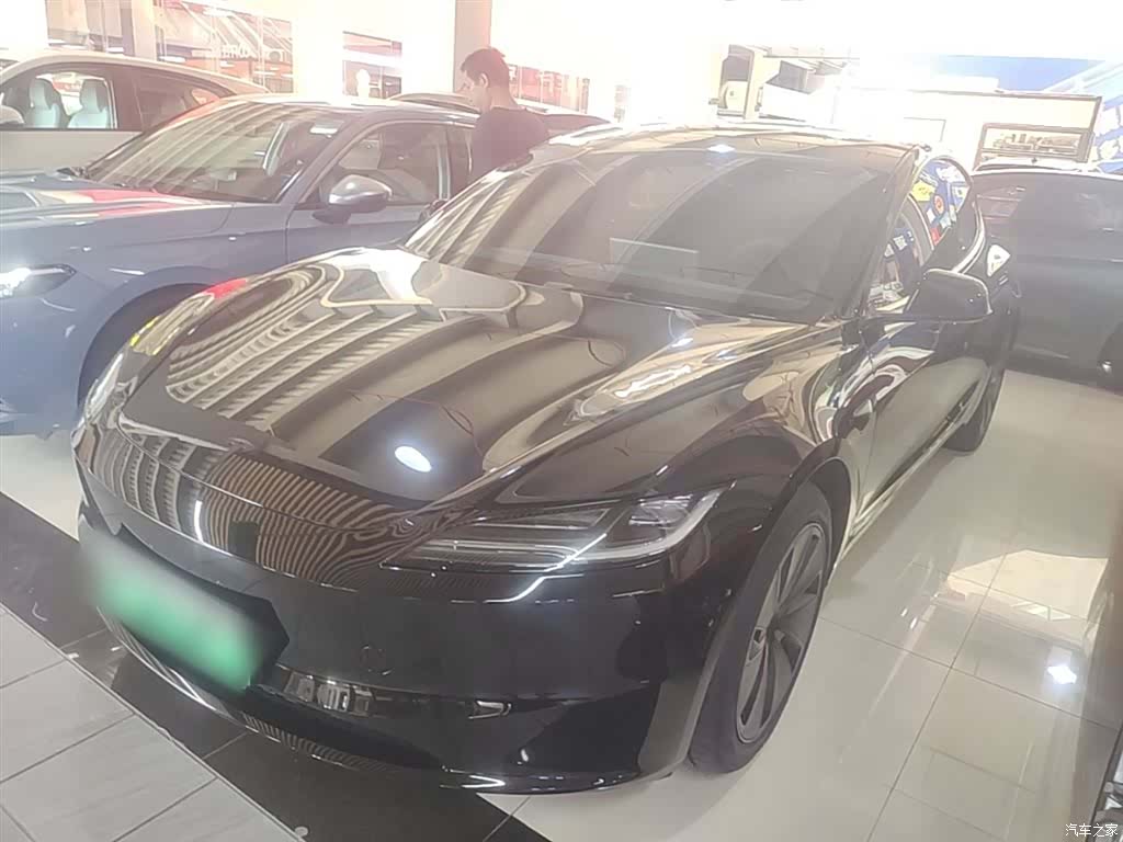 Tesla Model 3, 2025 1