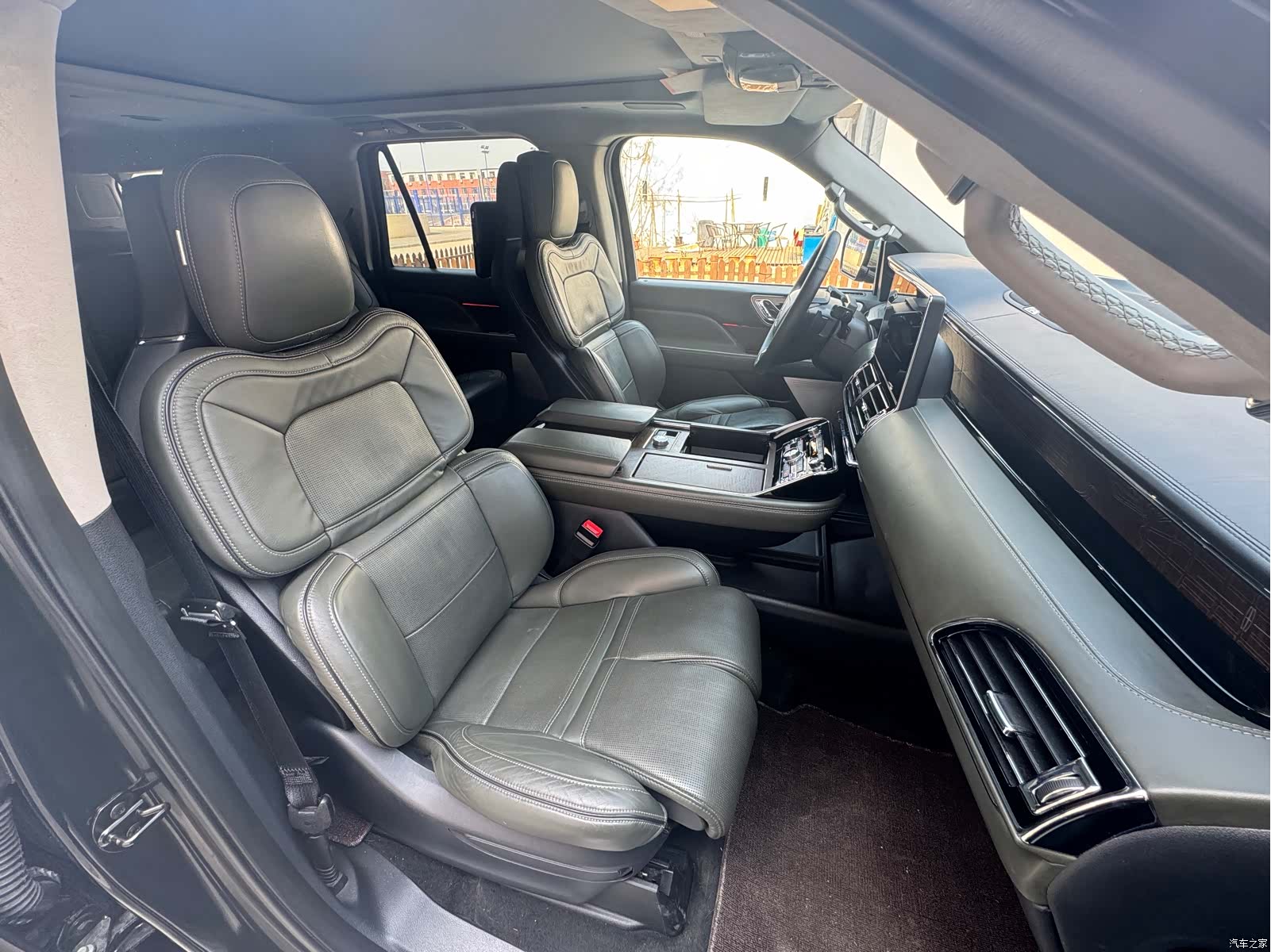 Lincoln Navigator, 2023 13