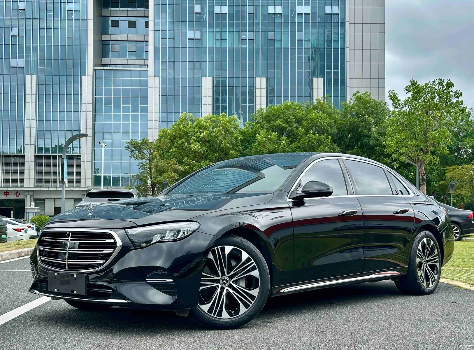 Mercedes-Benz E-Class, 2025 1