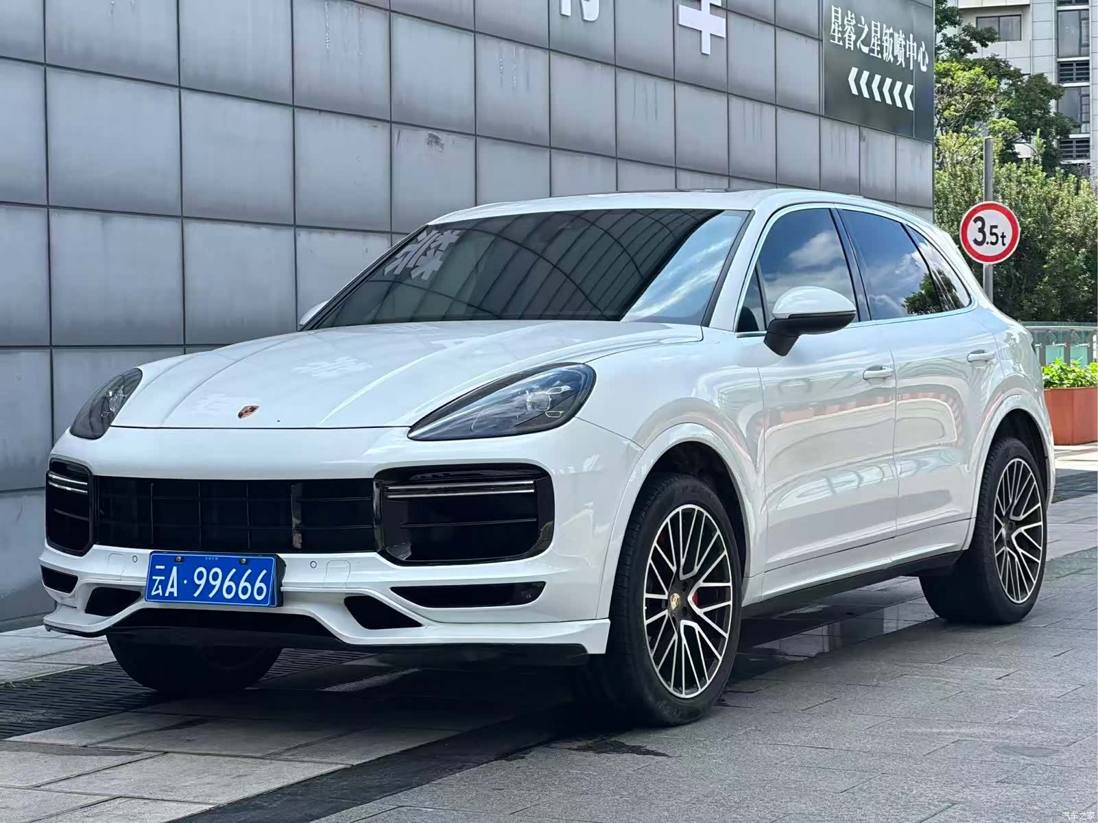 Porsche Cayenne, 2019 1