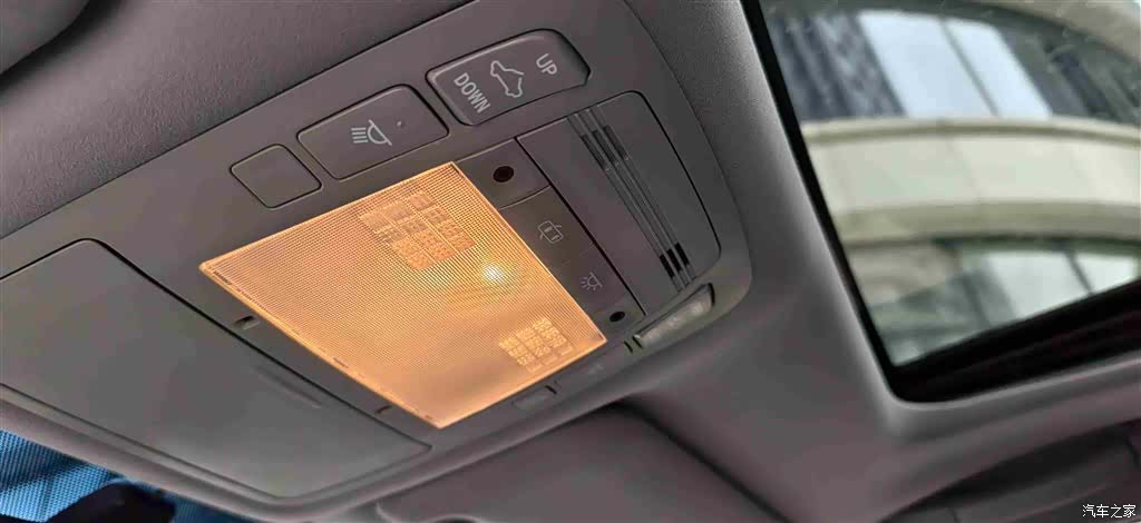 Toyota Crown, 2017 27