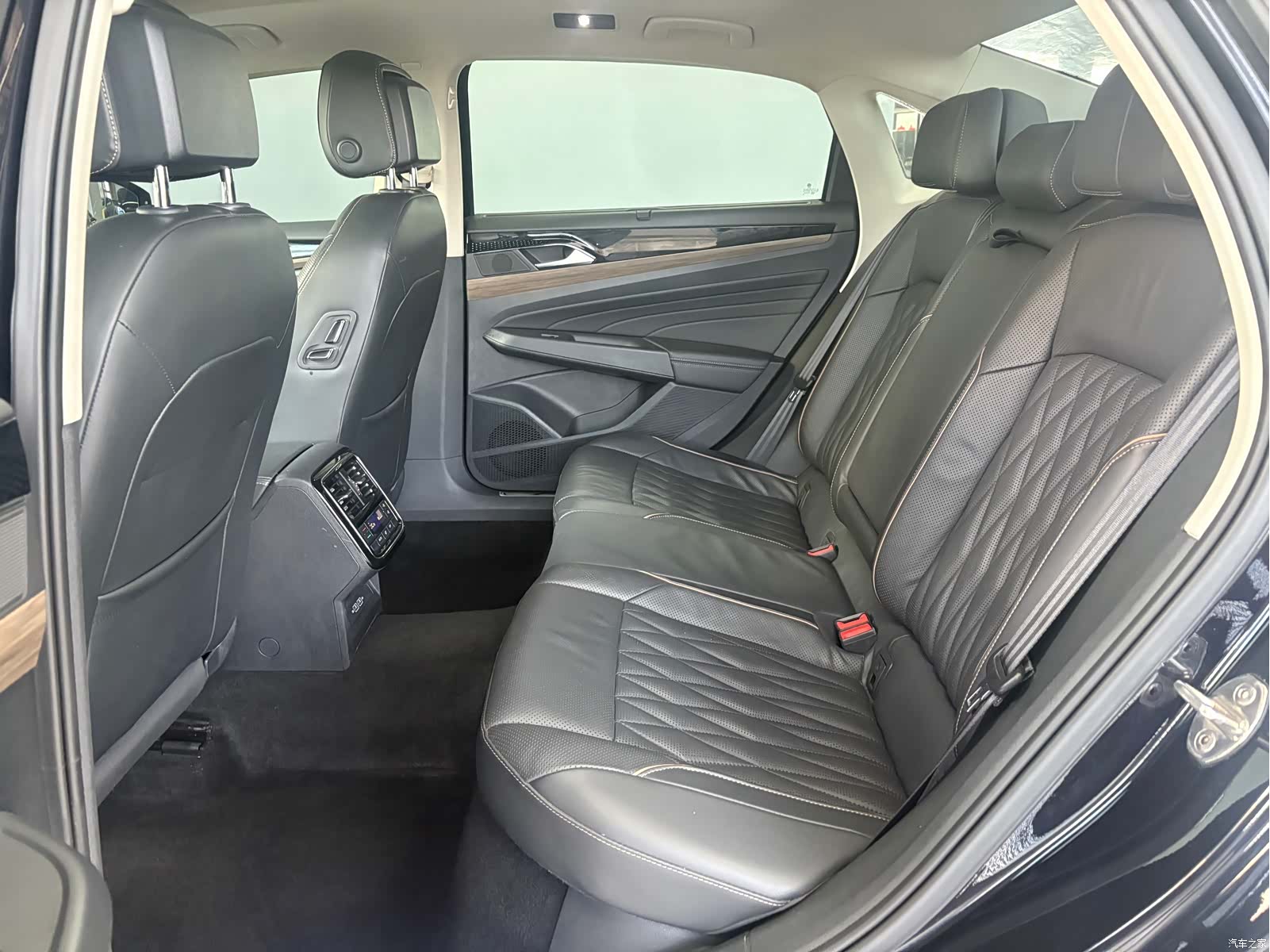 Volkswagen Passat, 2020 11