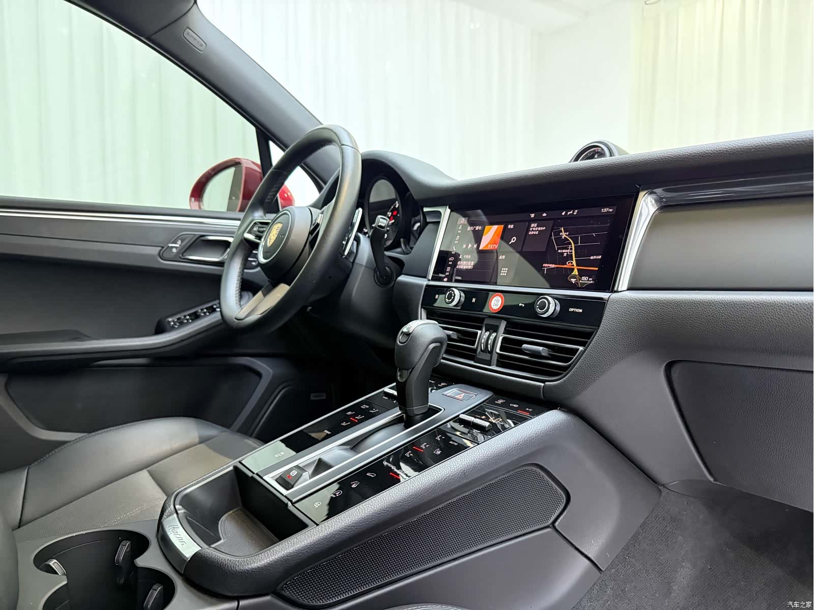 Porsche Macan, 2022 11