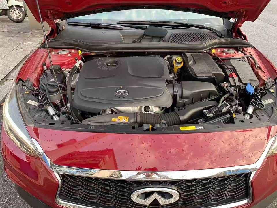 Infiniti QX30