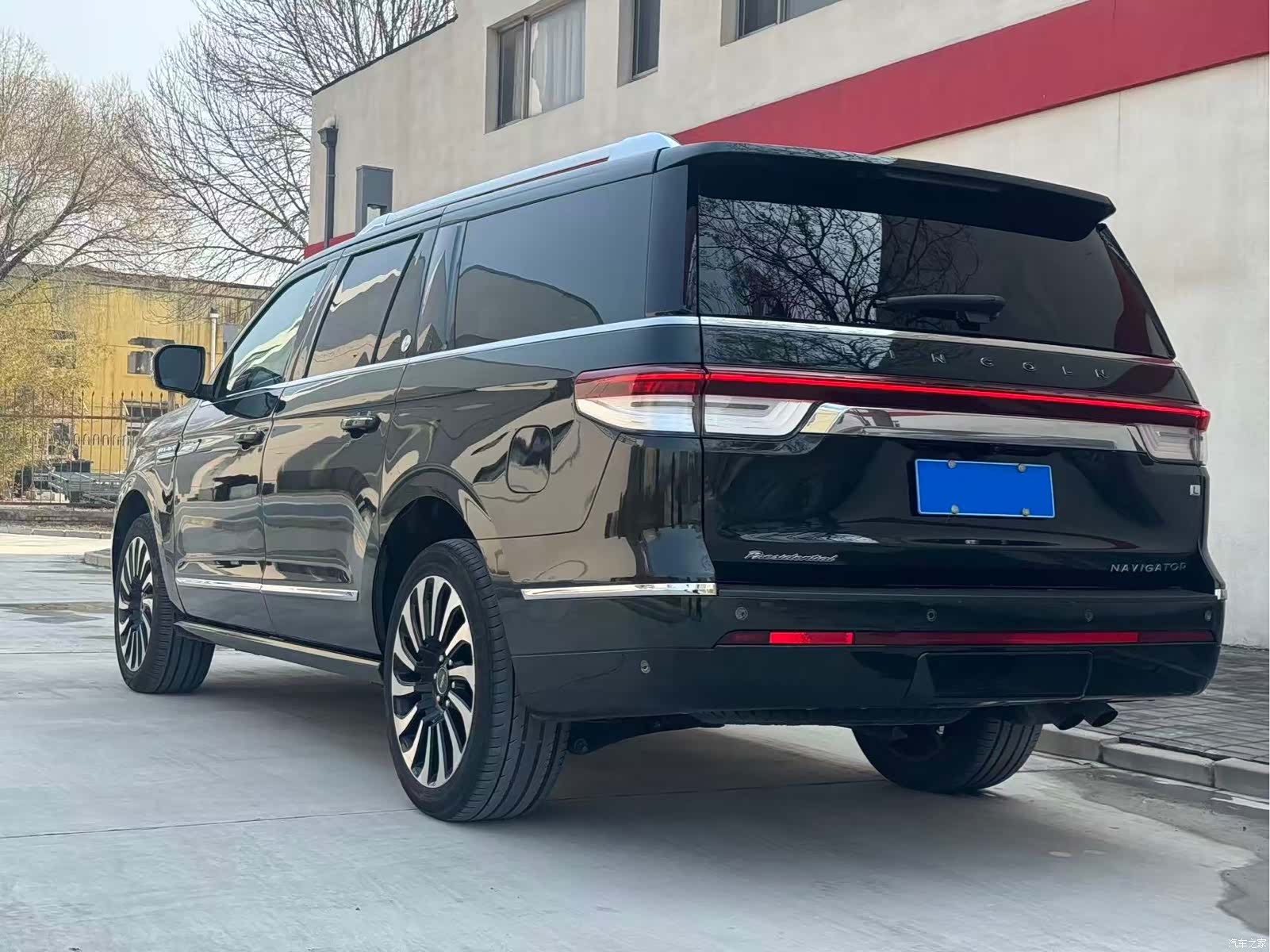 Lincoln Navigator, 2023 3