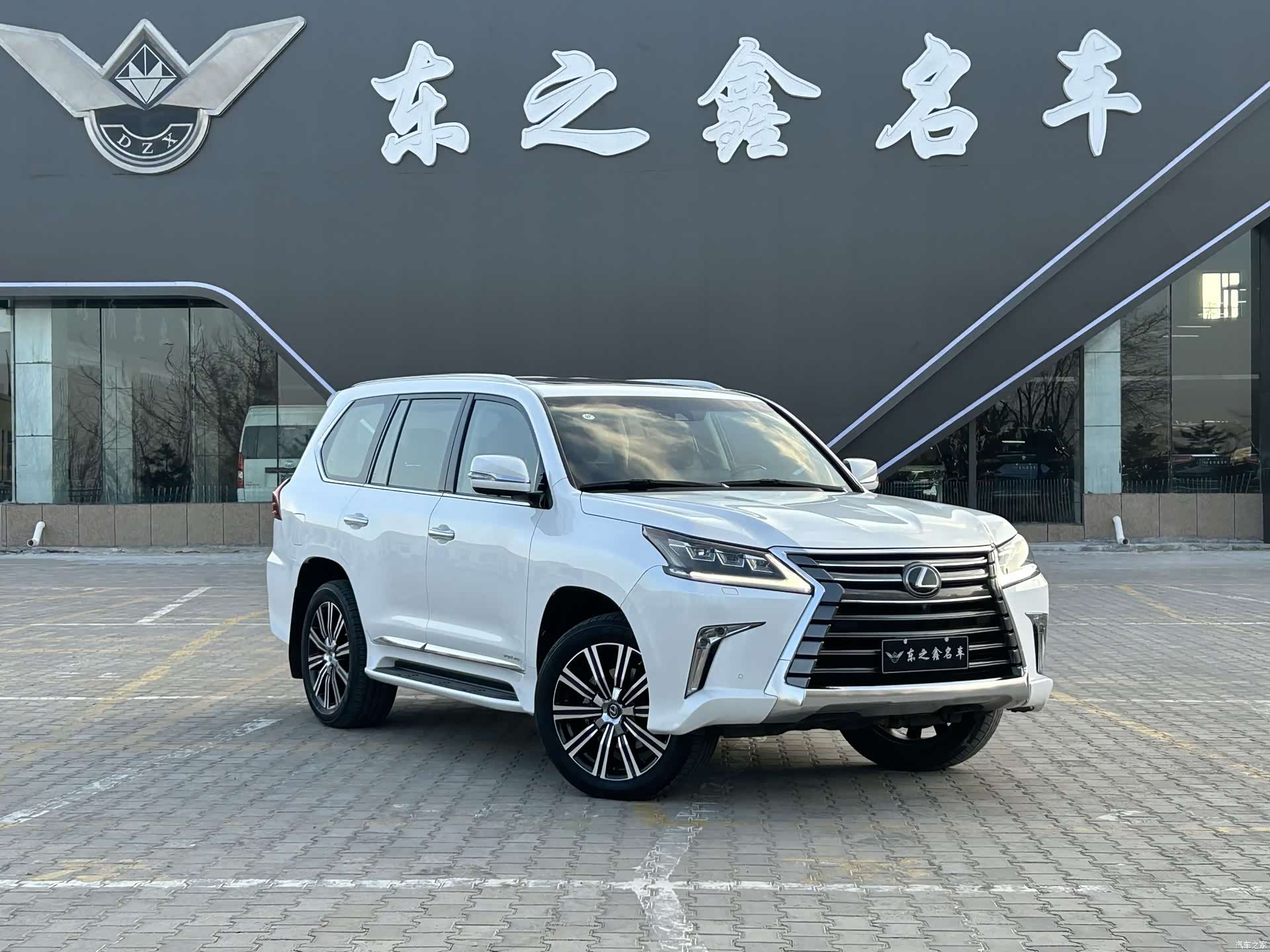 Lexus LX, 2019 все фото
