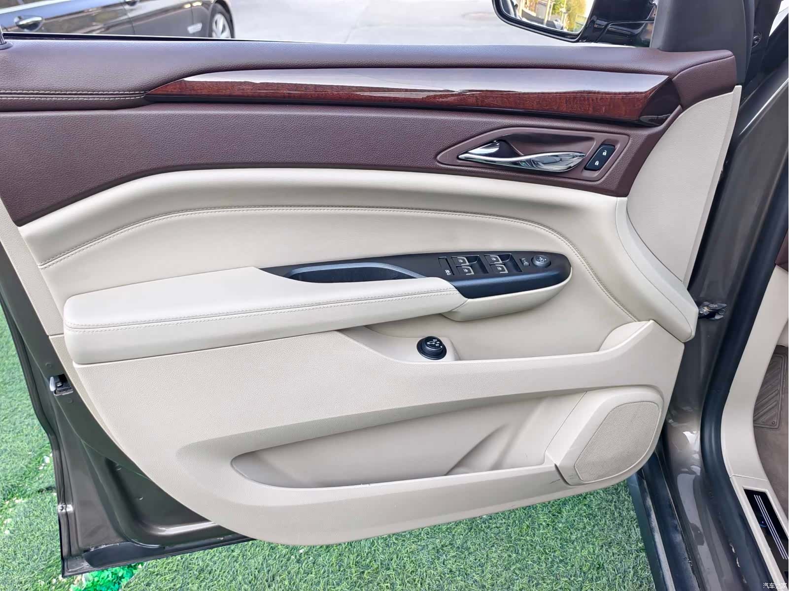 Cadillac SRX, 2015 8